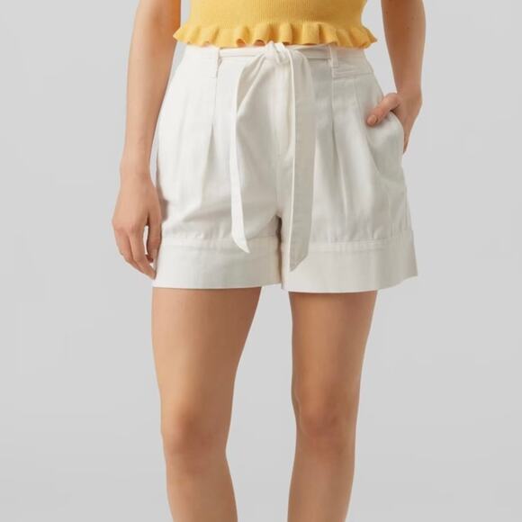 Vero Moda Pants - VERO MODA Loose fit Pleat Front Evelyn Tie Belt White Shorts Women XS